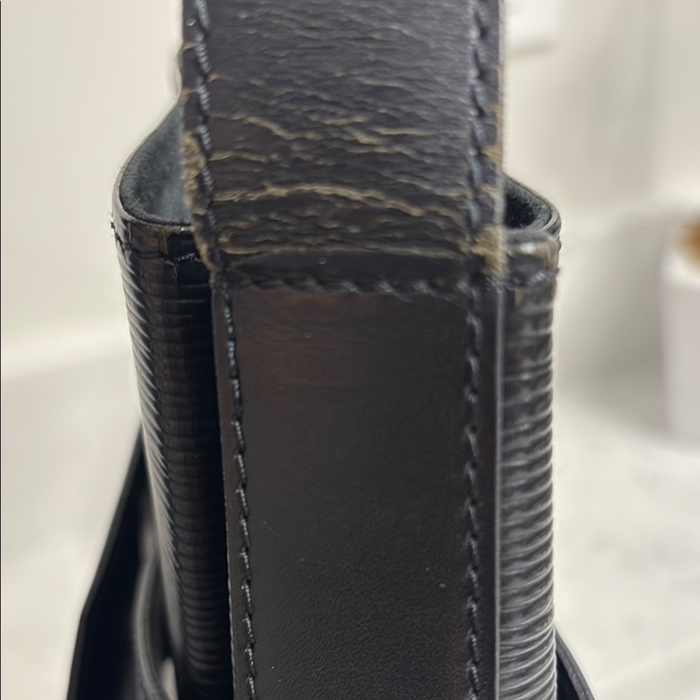 AUTHENTIC Louis Vuitton Black Epi Leather Sac D’ePaule - Picture 4 of 16